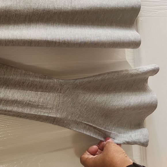 Tahari, Gray top with long bell sleeves, Sz XS - Picture 9 of 10